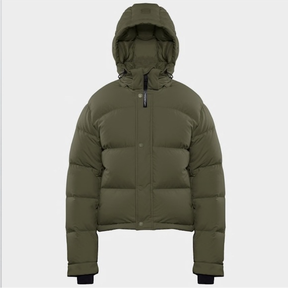 NWOT Aritzia THE SUPER PUFF™ Shorty - cliMATTE™ - Picture 8 of 8